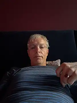 Snapshot of SexyLeon8 chatting on December 15, 12:55 pm SexyLeon8 online show from December 15, 12:55 pm