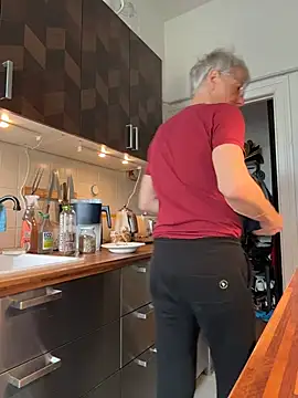 SexyLeon8 online show from April 7, 7:32 am