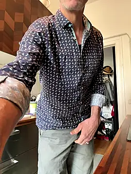 Snapshot of SexyLeon8 chatting on November 4, 8:40 am SexyLeon8 online show from November 4, 8:40 am