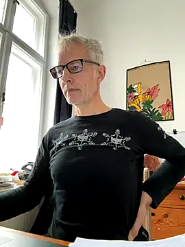 Snapshot of SexyLeon8 chatting on November 10, 10:31 am SexyLeon8 online show from November 10, 10:31 am