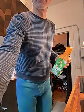 SexyLeon8 online show from December 18, 8:19 am