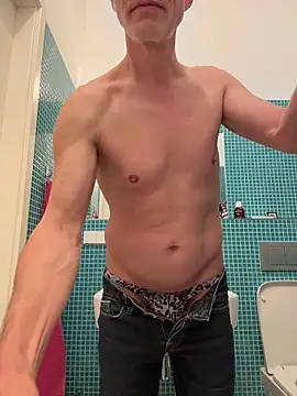 SexyLeon8 online show from May 8, 8:12 pm