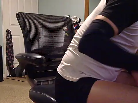 Snapshot of beastontop10 chatting on December 18, 5:45 am beastontop10 online show from December 18, 5:45 am