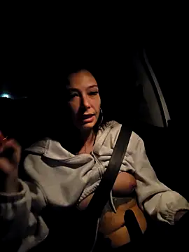 littleladyshelly online show from March 16, 6:43 pm