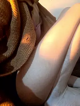 Snapshot of babe_jasmine chatting on December 5, 10:25 am babe jasmine online show from December 5, 10:25 am