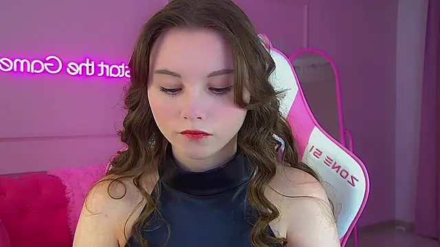 Snapshot of KeiraAsti chatting on November 18, 6:11 pm KeiraAsti online show from November 18, 6:11 pm