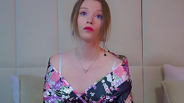 KeiraAsti online show from March 15, 6:20 am