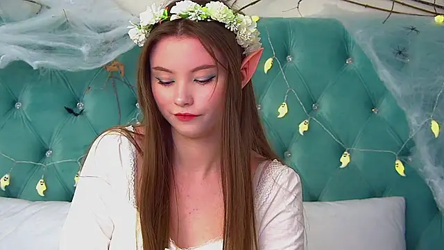 Snapshot of KeiraAsti chatting on October 26, 6:03 am KeiraAsti online show from October 26, 6:03 am