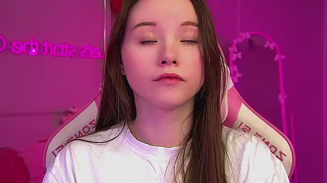 KeiraAsti online show from February 10, 6:40 pm