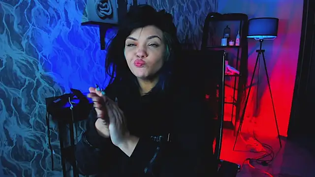 MaryHarrys online show from November 3, 11:30 pm