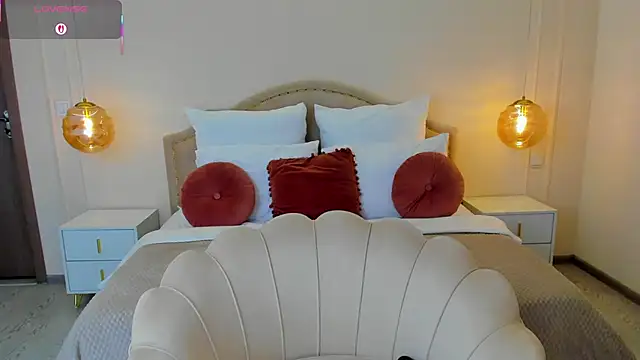 MilaMour online show from December 3, 8:19 pm