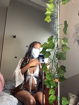 StrawberryXpeach online show from March 28, 5:25 pm