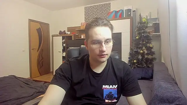 romiosabrino online show from February 19, 4:37 pm