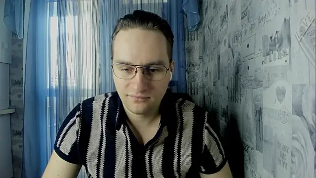 romiosabrino online show from February 3, 12:10 pm