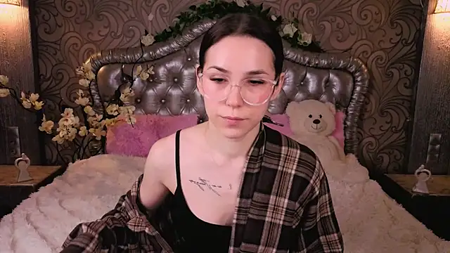 -CindyLou online show from February 17, 5:27 am