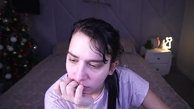 LiviaShy online show from December 18, 1:48 pm