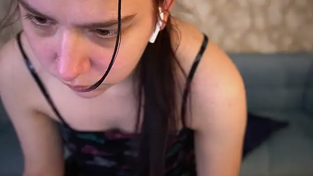 LiviaShy online show from April 9, 1:06 pm