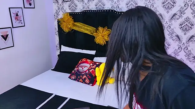 Snapshot of Becca_Grims chatting on December 3, 3:29 am Becca Grims online show from December 3, 3:29 am