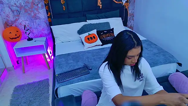 Snapshot of Becca_Grims chatting on October 24, 3:16 am Becca Grims online show from October 24, 3:16 am