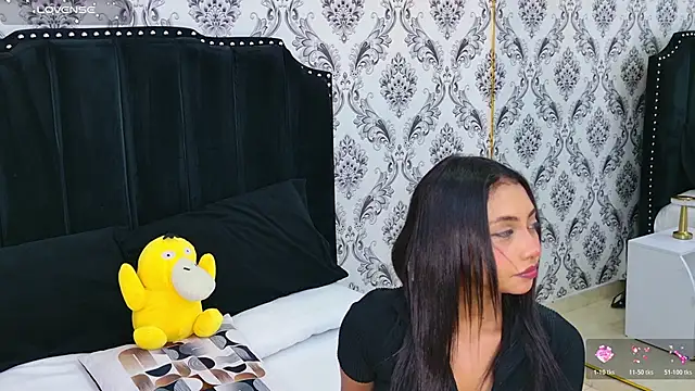 Snapshot of Becca_Grims chatting on November 15, 3:21 am Becca Grims online show from November 15, 3:21 am