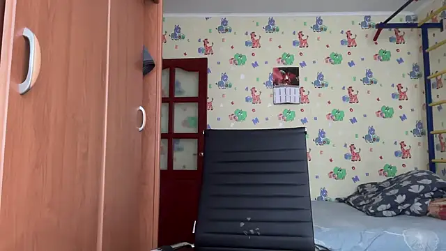 chiraq1945 online show from February 12, 7:08 am