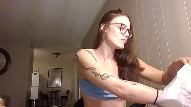 Snapshot of Miss_honey94 chatting on November 18, 11:35 am Miss honey94 online show from November 18, 11:35 am