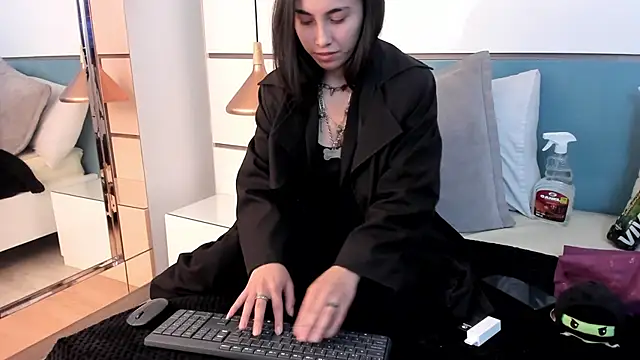 Ashkoreh online show from November 5, 11:30 pm