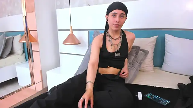 Ashkoreh online show from March 3, 8:49 pm