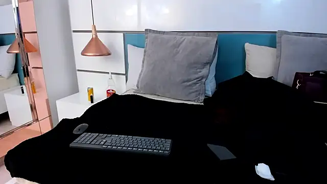 Ashkoreh online show from April 8, 9:16 pm