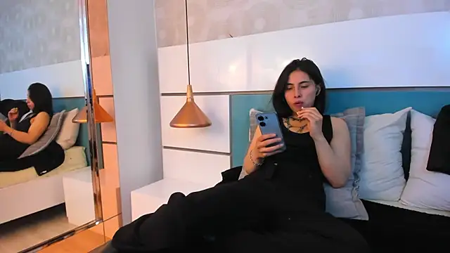 Ashkoreh online show from February 14, 9:15 pm