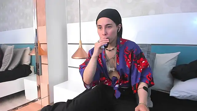 Ashkoreh online show from February 21, 7:49 pm