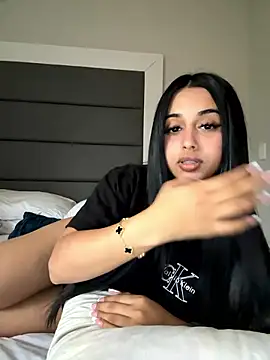 LilMisIndianx online show from January 18, 1:47 pm