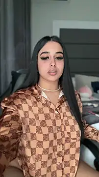 LilMisIndianx online show from April 18, 7:44 am