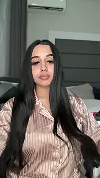 LilMisIndianx online show from April 24, 7:54 am