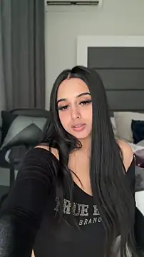 LilMisIndianx online show from April 19, 1:34 pm
