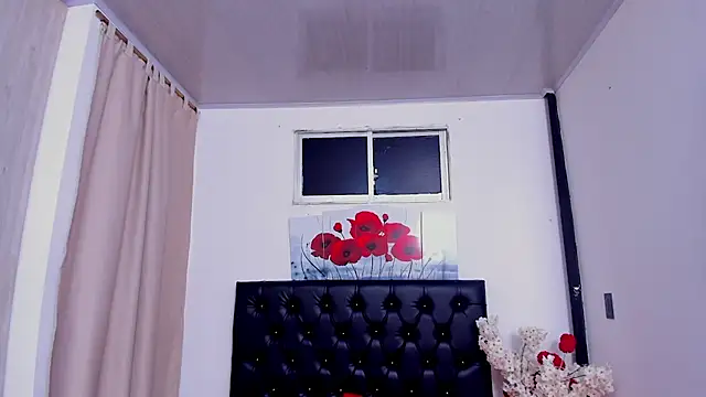 Snapshot of pinky_f00x chatting on July 10, 9:15 pm pinky f00x online show from July 10, 9:15 pm