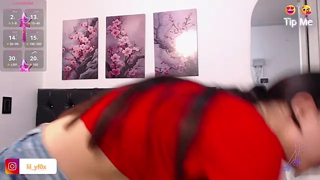 pinky f00x online show from November 11, 7:30 pm