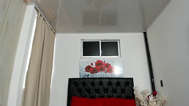 Snapshot of pinky_f00x chatting on June 11, 7:22 pm pinky f00x online show from June 11, 7:22 pm