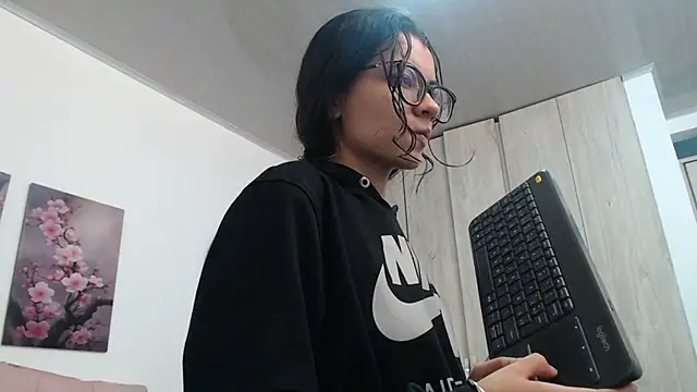 pinky f00x online show from February 4, 8:26 pm