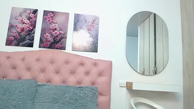 pinky f00x online show from December 22, 7:25 pm