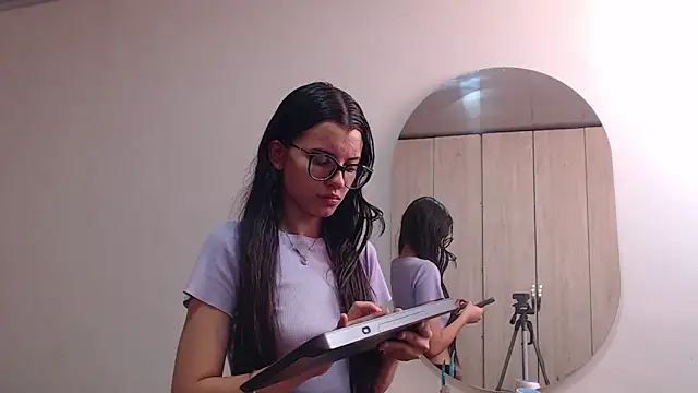 pinky f00x online show from February 5, 8:26 pm