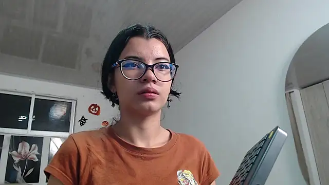 pinky f00x online show from October 17, 11:39 pm
