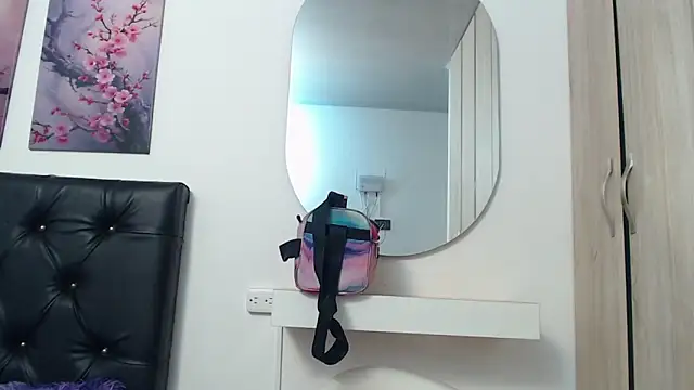 pinky f00x online show from November 18, 8:01 pm