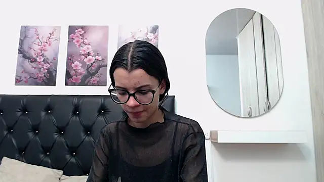 Snapshot of pinky_f00x chatting on April 23, 7:15 pm pinky f00x online show from April 23, 7:15 pm