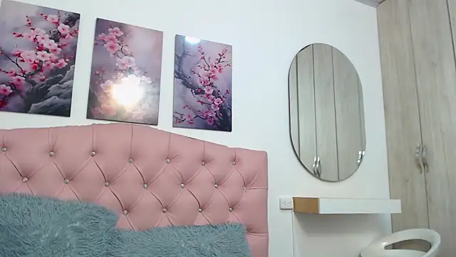 pinky f00x online show from December 19, 7:05 pm