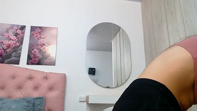 pinky f00x online show from February 13, 7:25 pm