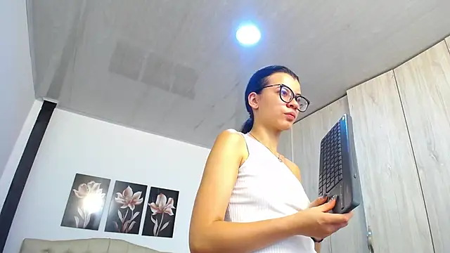 pinky f00x online show from March 3, 7:21 pm