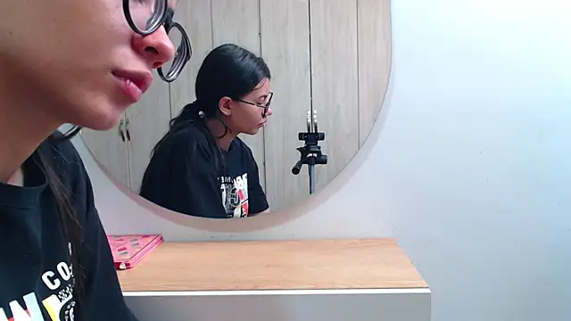 pinky f00x online show from March 12, 7:40 pm