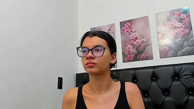Snapshot of pinky_f00x chatting on July 15, 9:22 pm pinky f00x online show from July 15, 9:22 pm