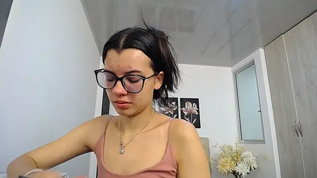 pinky f00x online show from March 4, 7:21 pm